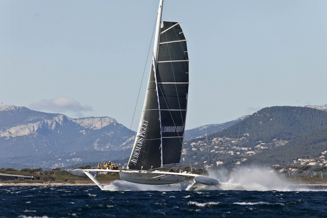 Hydroptere uitgerust met Lancelin lijnen